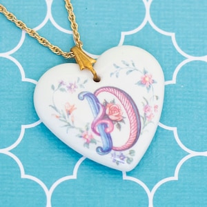 Collar de Porcelana Vintage Floral Letter D de Avon, 24 pulgadas - R28