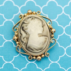 Vintage Cameo Lady Brooch - R29