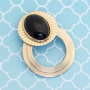 Vintage Oval Black Stone Gold Tone Brooch - R2