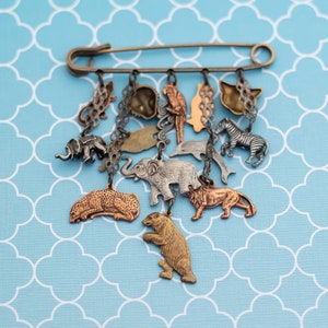 Vintage Animal Kingdom Pin - R2