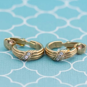 Orecchini Vintage Lovely Princess Gold Tone Hoop by Avon - R16