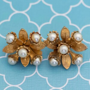 Vintage Art Nouveau Pearls Gold Tone Clip On Earrings - R5