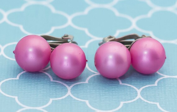 Vintage Two Pairs of Lovely Pink Clip On Earrings… - image 3