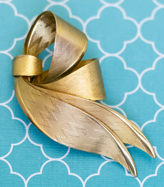 Vintage Ribbon Elven Leaves Gold Tone Brooch by C… - image 2