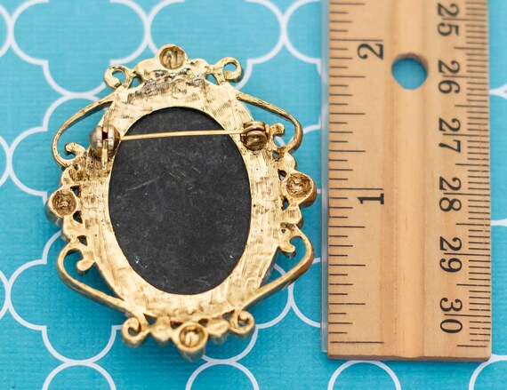 Vintage Cameo Lady Brooch - R29 - image 2