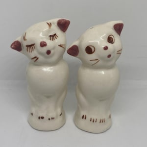 1941 Kitty Cat Salt & Pepper Shakers MCM Pottery The May Co. SP Eyes USA White