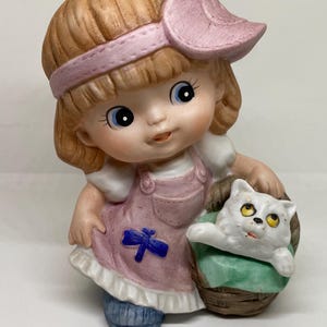 Vintage Homco Entzückendes kleines Gitl mit Kätzchen Figur in rosa Kleid Porzellan