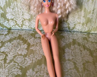 Vintage Barbie pop Mattel met oorbellen