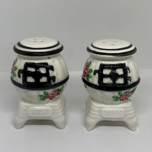 Vintage stoves salt and pepper shaker set Japan