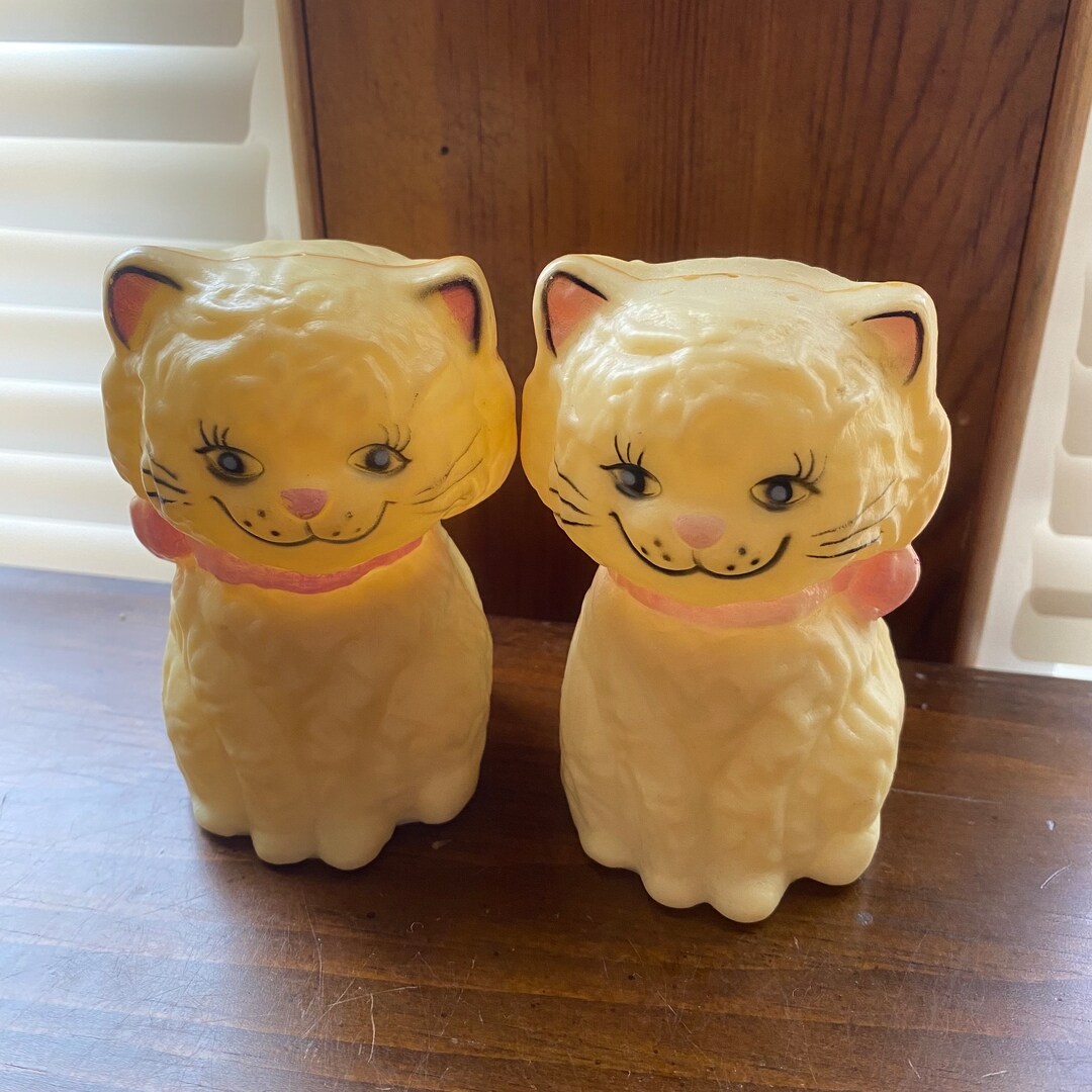 Vintage 1950's Celluloid Plastic Kittens Meowing Cats Salt and Pepper