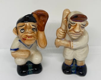 Juego de salero y pimentero con figura de jugador de béisbol y bateador receptor de época de Japón