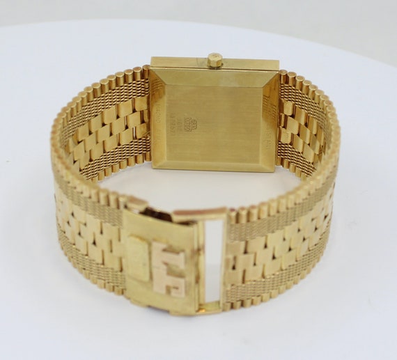 Juvenia macho top