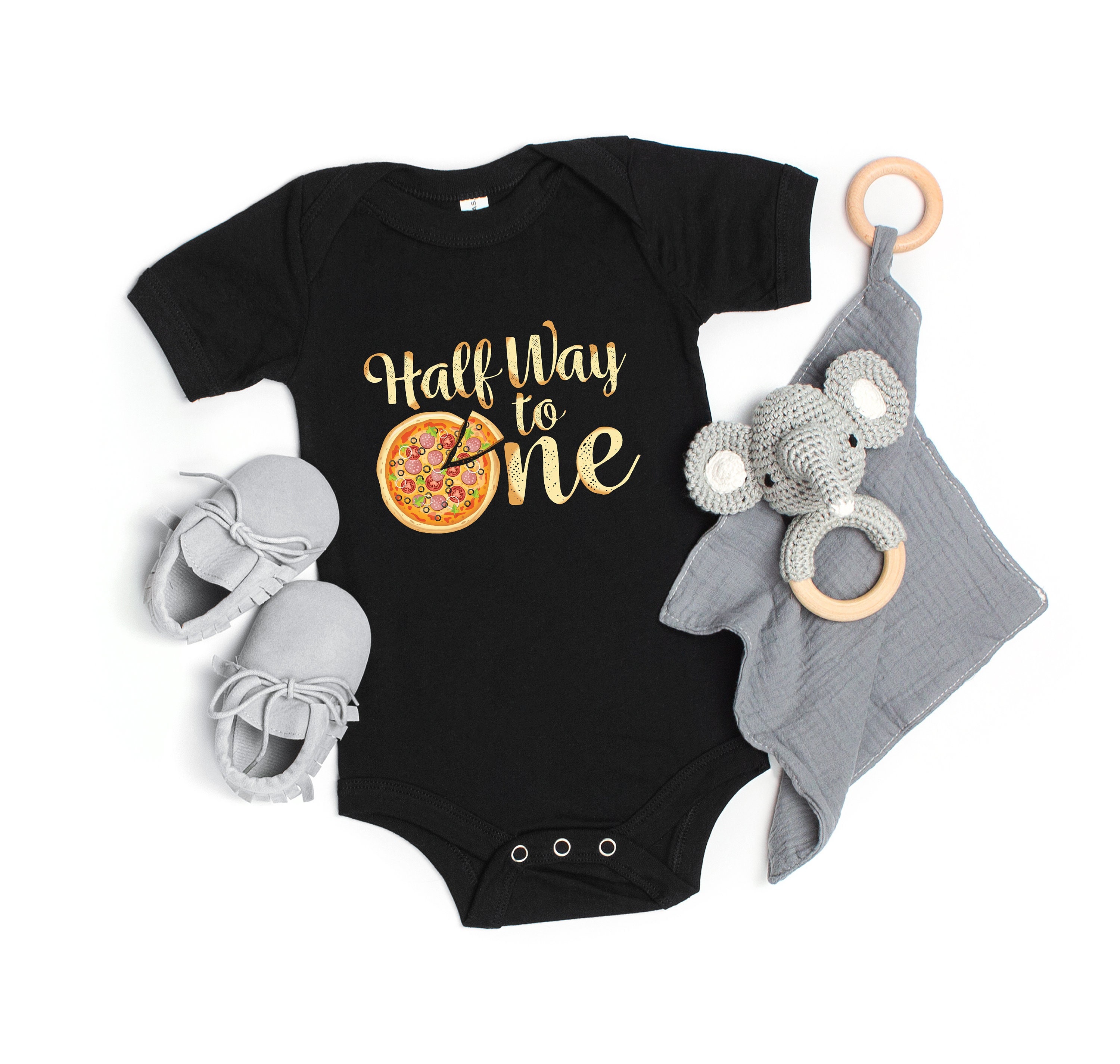 Body de cumpleaños "A mitad de camino a una pizza" - Camiseta raglán para bebé