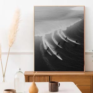 Surfen Sie Ozeandruck | Schwarz-weißes Strandposter | Surfing Küstenwand Kunst | Minimalistischer Digital Download | Druckbare Deko für Raum