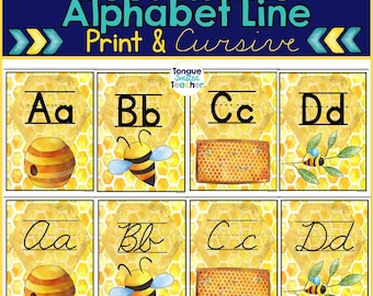 Könnte beinhalten: Alphabetkarten mit Bienen-Thema, mit Druck- und Schreibschriftbuchstaben. Jede Karte zeigt einen Buchstaben, einen Bienenstock, eine Biene oder eine Honigwabe vor einem gelben Wabenmuster. Der Text oben lautet "Bees Theme Alphabet Line Print & Cursive."