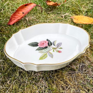 Soap Dish Pink Rose &quot;Hathaway Rose&quot; Bone China Wedgwood Made in England