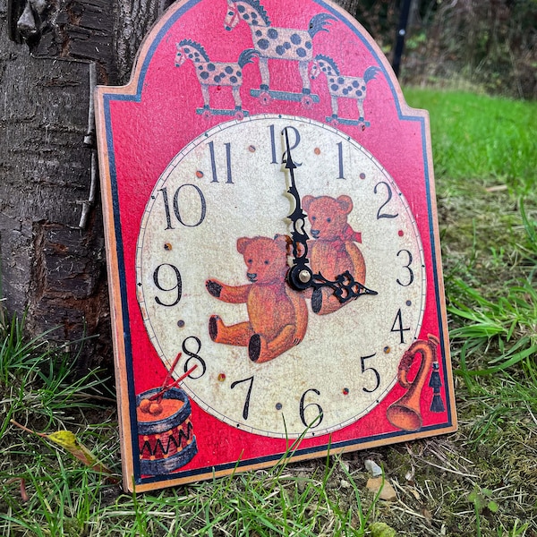 Judy Gabriel Maxim Art Teddy Bear Horloge murale rose en bois 1996 Made In England