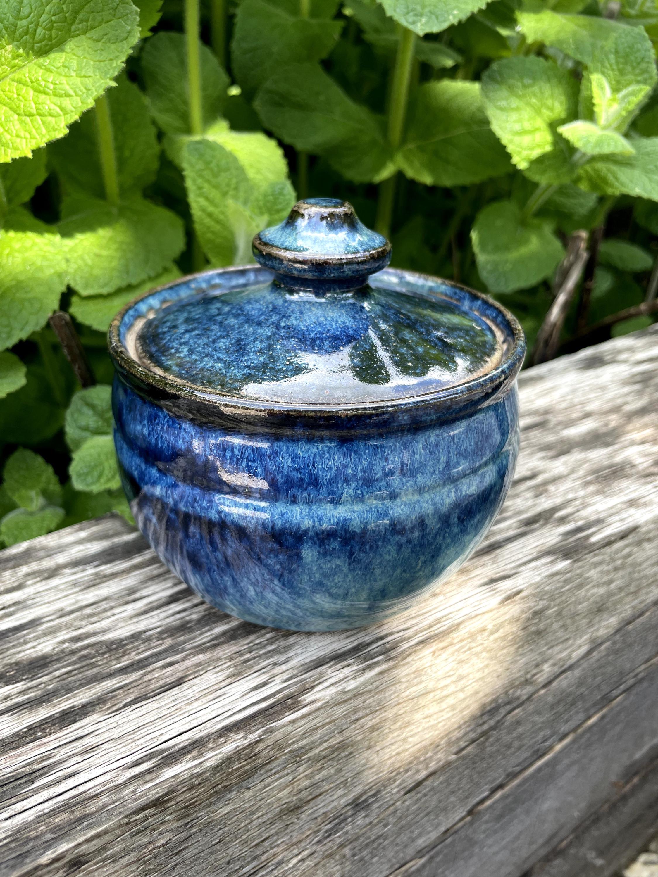 Topf aus Keramik in blau - La Borne French Village Studio Pottery - Topf mit Deckel
