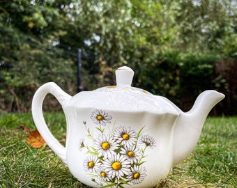 Teapot Daisy Ceramic White James Kent “Old Folley” 1-2 cup Staffordshire