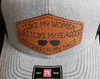 Me gustan mis mujeres como me gustan mis gafas.