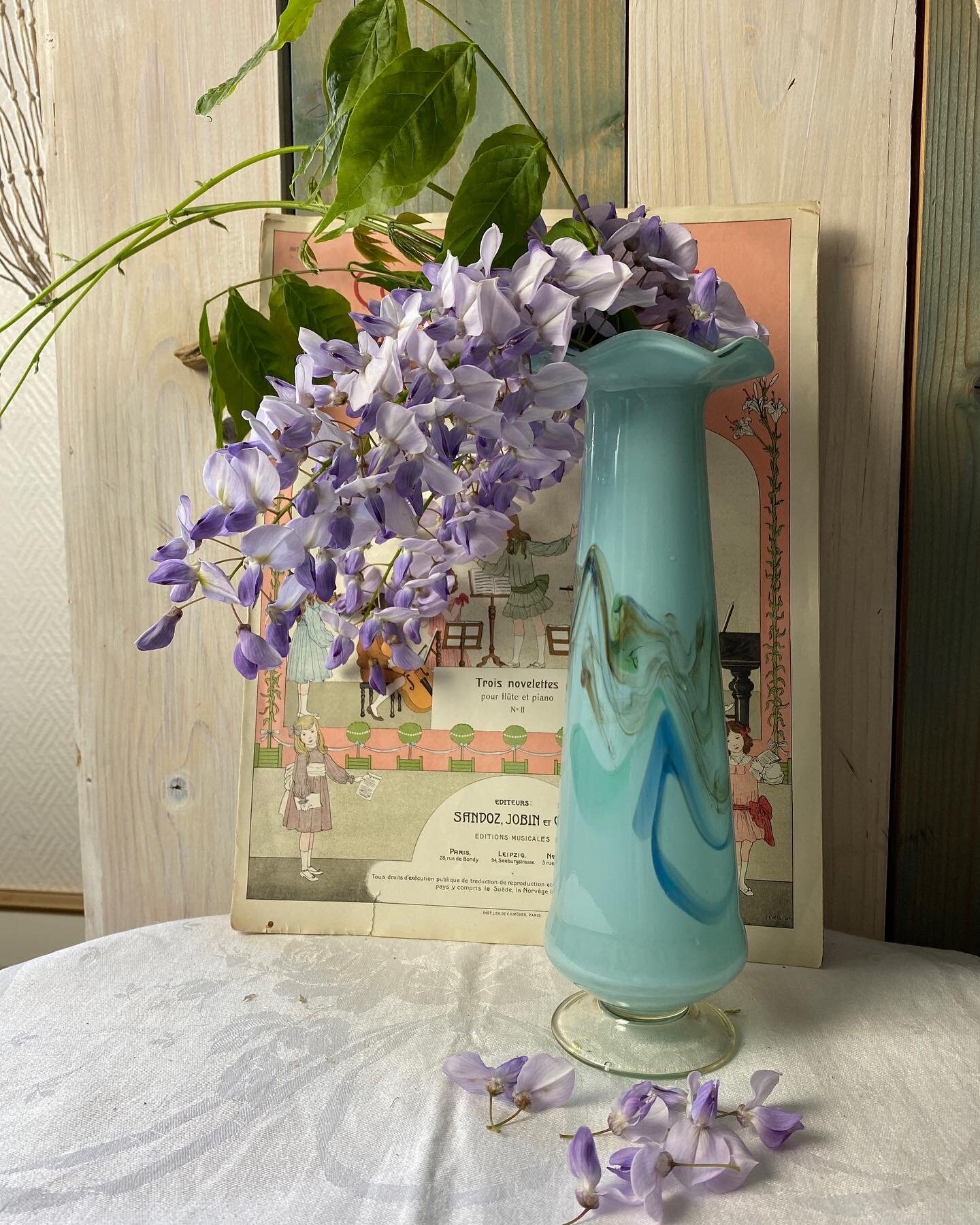 Vase En opaline bleue
