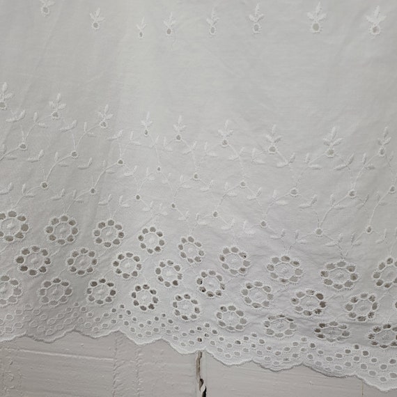 Vintage Medium Size Cotton White Floral Embroider… - image 4
