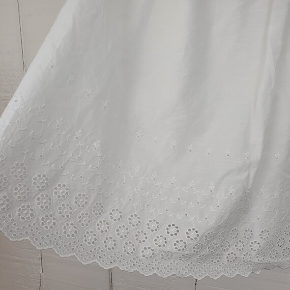 Vintage Medium Size Cotton White Floral Embroider… - image 3