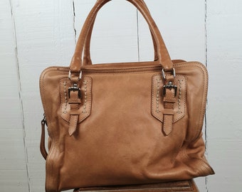 Grand sac en cuir marron clair vintage style années 2000 des années 90, sac à bandoulière en cuir beige clair par Minelli, sac tendance, élégant