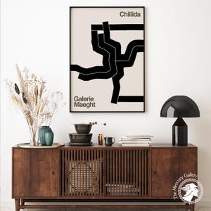 Cartel de la exposición Chillida: Impresión artística abstracta en blanco y negro imagen 2