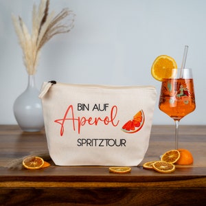 Kosmetiktasche Aperol Spritztour, Tasche Aperol Spritz Tour, Kulturbeutel mit Aperol Spruch, Geschenkidee Aperol Fan, Geschenk Aperol Spritz