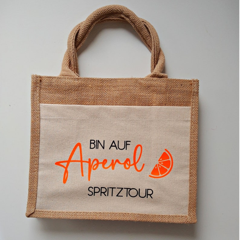 Jutetasche Aperol Spritztour, Tasche Aperol Spritz Tour, Geschenktasche für Getränke, Aperol Spruch in weiß & neon orange schwarz &neon orange