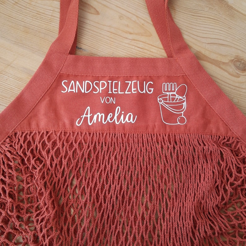 Sandspielzeugtasche, Tasche Sandspielzeug personalisiert, Netztasche, Netzbeutel, Netztasche Sandspielzeug, Spielplatztasche für Kinder rostrot