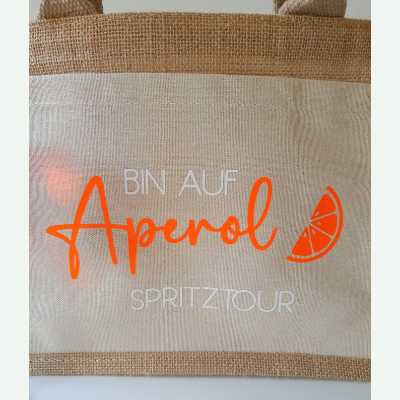 Jutetasche Aperol Spritztour, Tasche Aperol Spritz Tour, Geschenktasche für Getränke, Aperol Spruch in weiß & neon orange Bild 2