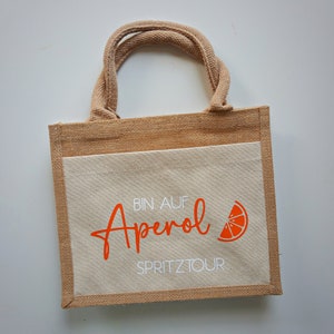 Jutetasche Aperol Spritztour, Tasche Aperol Spritz Tour, Geschenktasche für Getränke, Aperol Spruch in weiß & neon orange weiß & orange