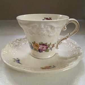 George Jones & Sons “Marlborough” Teacup, Saucer