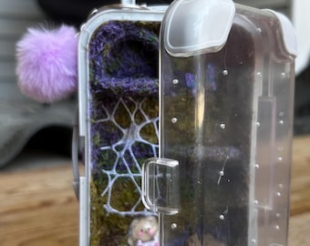 Jumping spider travel pod