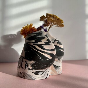Curvy bum vase | Vase | Miniature vase | Pencil Pot | Makeup Brush holder | Gift Ideas | Home decor