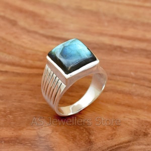 Herrenring mit Labradorit: Handgefertigter Statementring aus 925 Sterlingsilber
