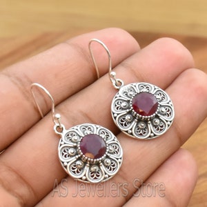 Handgjorda örhängen i indisk rubin i 925 sterlingsilver: Boho-hängen