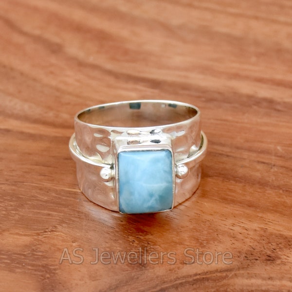 Bague Larimar, Bague en argent sterling 925, Bague Larimar bleue, Bague de déclaration, Bague faite à la main, Bague martelée, Bague à large bande, Bague d’anniversaire