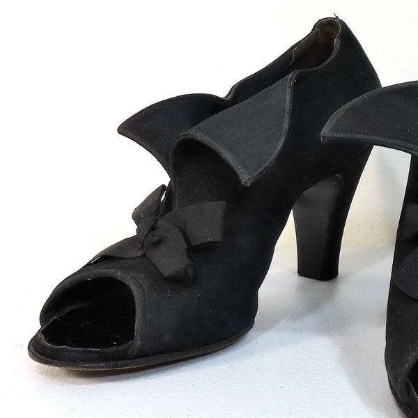 1940s Seymour Troy Originals Shoes Vintage 1947 1948 Black Velvet Suede from Famous Barr co. New Look Rare High Heel Old Hollywood The Met