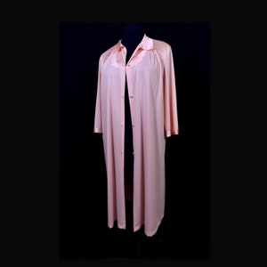 Vintage 70s Pink Nylon Robe: Floral Applique Loungewear
