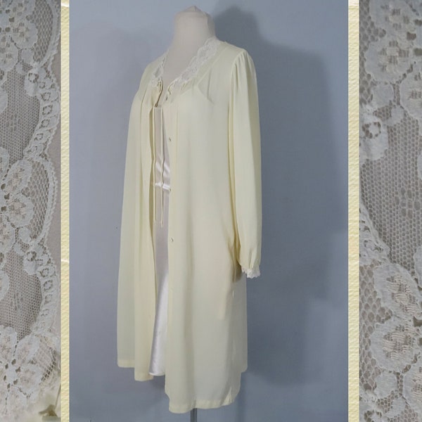 Cream Robe Vintage by Miss Elaine mid 60s-mid 70s Lace Nightwear Loungewear Peignoir Jacket Coat Negligee Union Label Robe Mrs Maisel