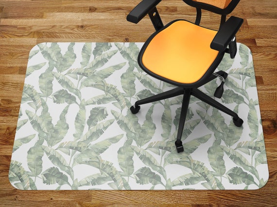 Tapis de chaise de fond blanc de feuilles de bananier vert, tapis