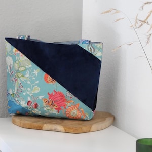Patchwork Schultertasche - Handgearbeiteter  blauer Shopper - Schultertasche, Florales Design.