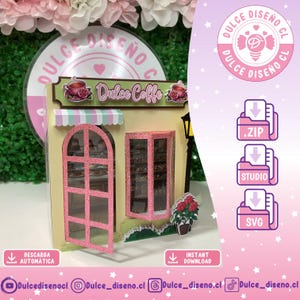 Puede incluir: Maqueta de papel de una panadería con el texto "Dulce Coffe". El edificio tiene una combinación de colores rosa y amarillo, con un toldo a rayas y una pequeña maceta. La imagen también incluye iconos de descarga.