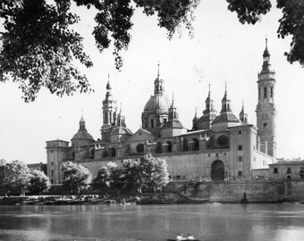 Shrine of El Pilar and River Ebro, Zaragoza, SPAIN, Vintage Unused Postcard, Church