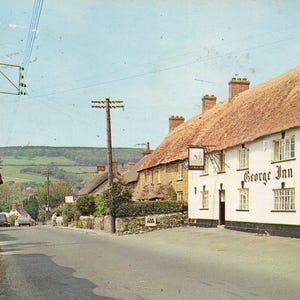 Village de Chideock, Dorset, Angleterre, carte postale vintage avec photo réelle, 1971, George Inn, RPPC, véritable carte postale britannique d'occasion
