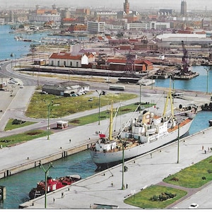 FRANCE, Dunkerque (Nord) Cargo dans l'écluse de Trystram, carte postale inutilisée avec photo réelle