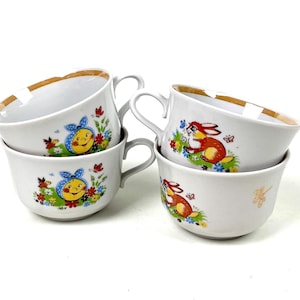 Tazze da tè vintage sovietiche per bambini, fabbrica di porcellana Sumy (Summy), URSS 1974 - 1991. Il piccolo panino rotondo / fiaba russa.
